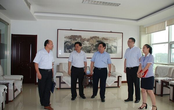 濱州市技(jì )師學(xué)院張兆傑書記莅臨集團公(gōng)司調研 濱州市技(jì )師學(xué)院張兆傑書記莅臨集團公(gōng)司調研